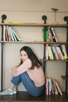 美女抓奶抖胸视频